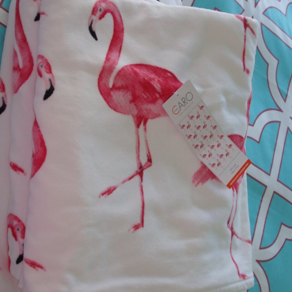 CARO HOME THREE PLUSH FLAMINGO BEACH TOWELS NEW 40X72 - Picture 2 of 3